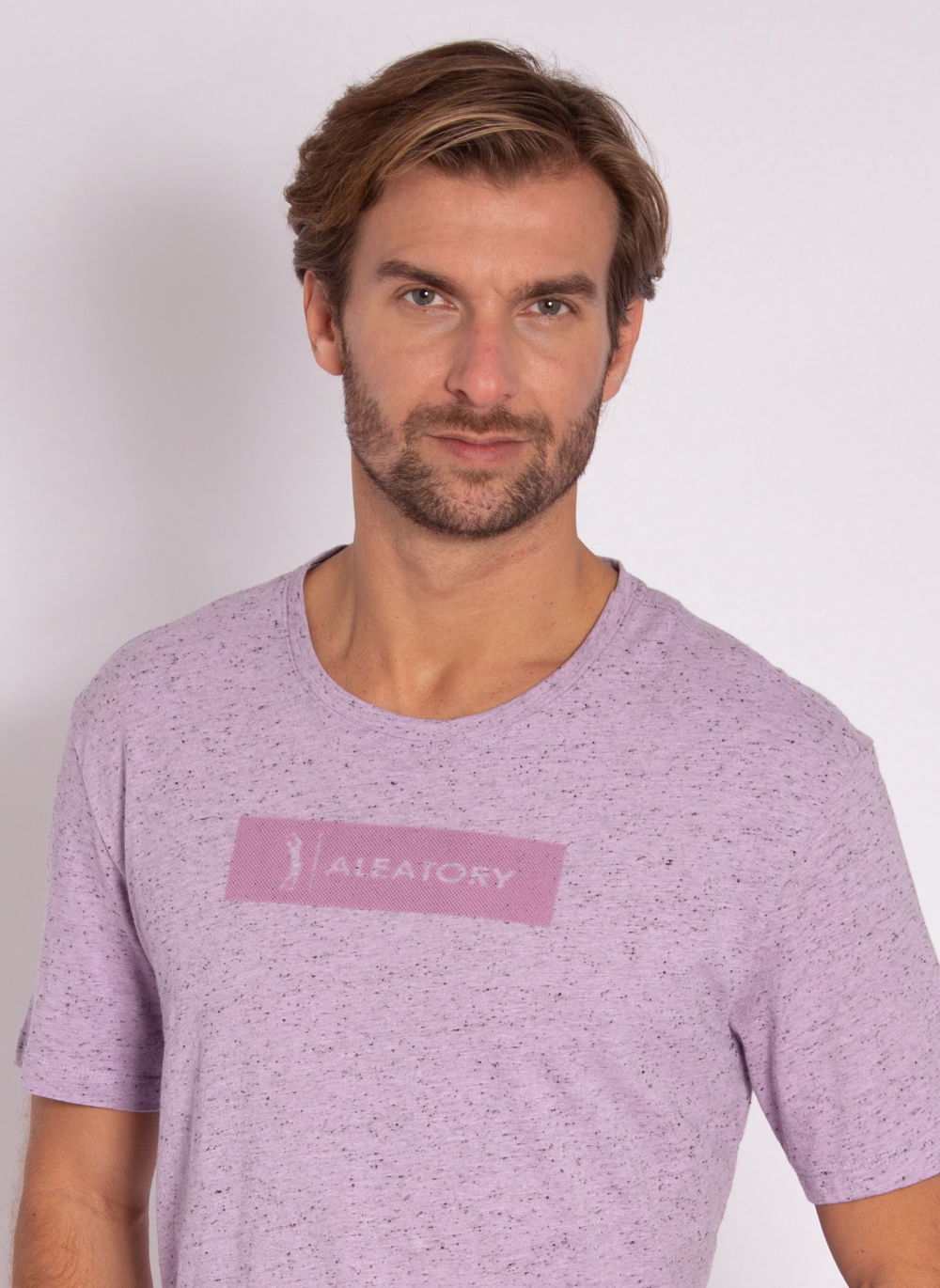 camiseta-masculina-aleatory-estampada-logo-box-lilas-modelo-1-