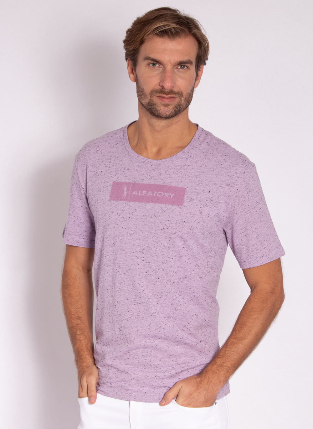 camiseta-masculina-aleatory-estampada-logo-box-lilas-modelo-2-