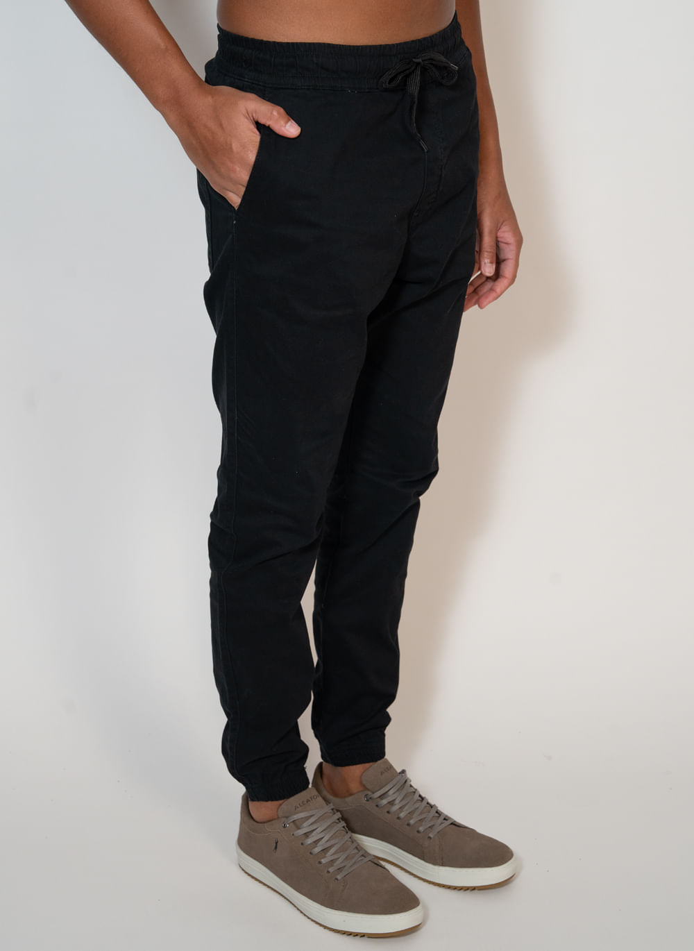 https---s3-sa-east-1.amazonaws.com-softvar-Zetop-61990-img_original-modelo-calca-aleatory-masculina-jogger-preta-2-