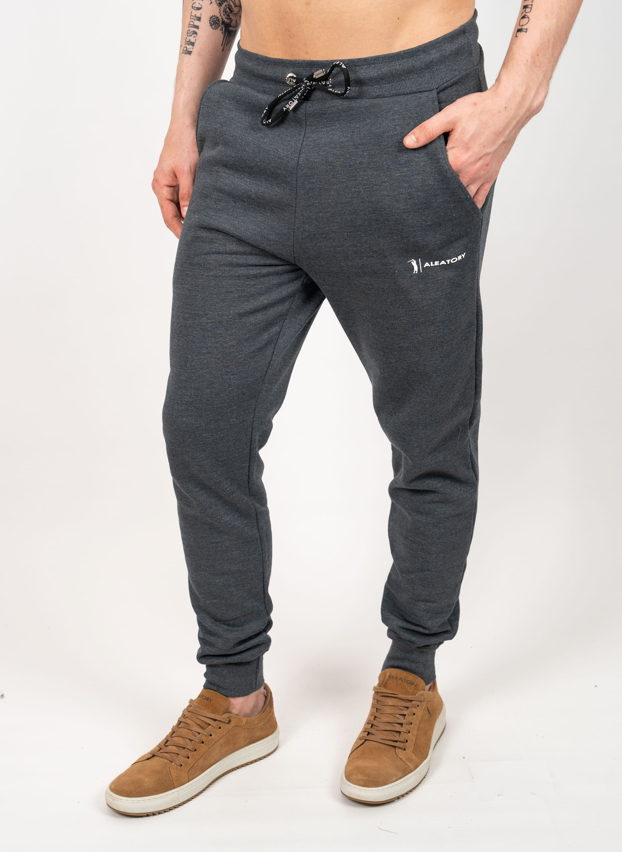 https---s3-sa-east-1.amazonaws.com-softvar-Zetop-62483-img_original-modelo-calca-moletom-aleatory-star-chumbo-2-