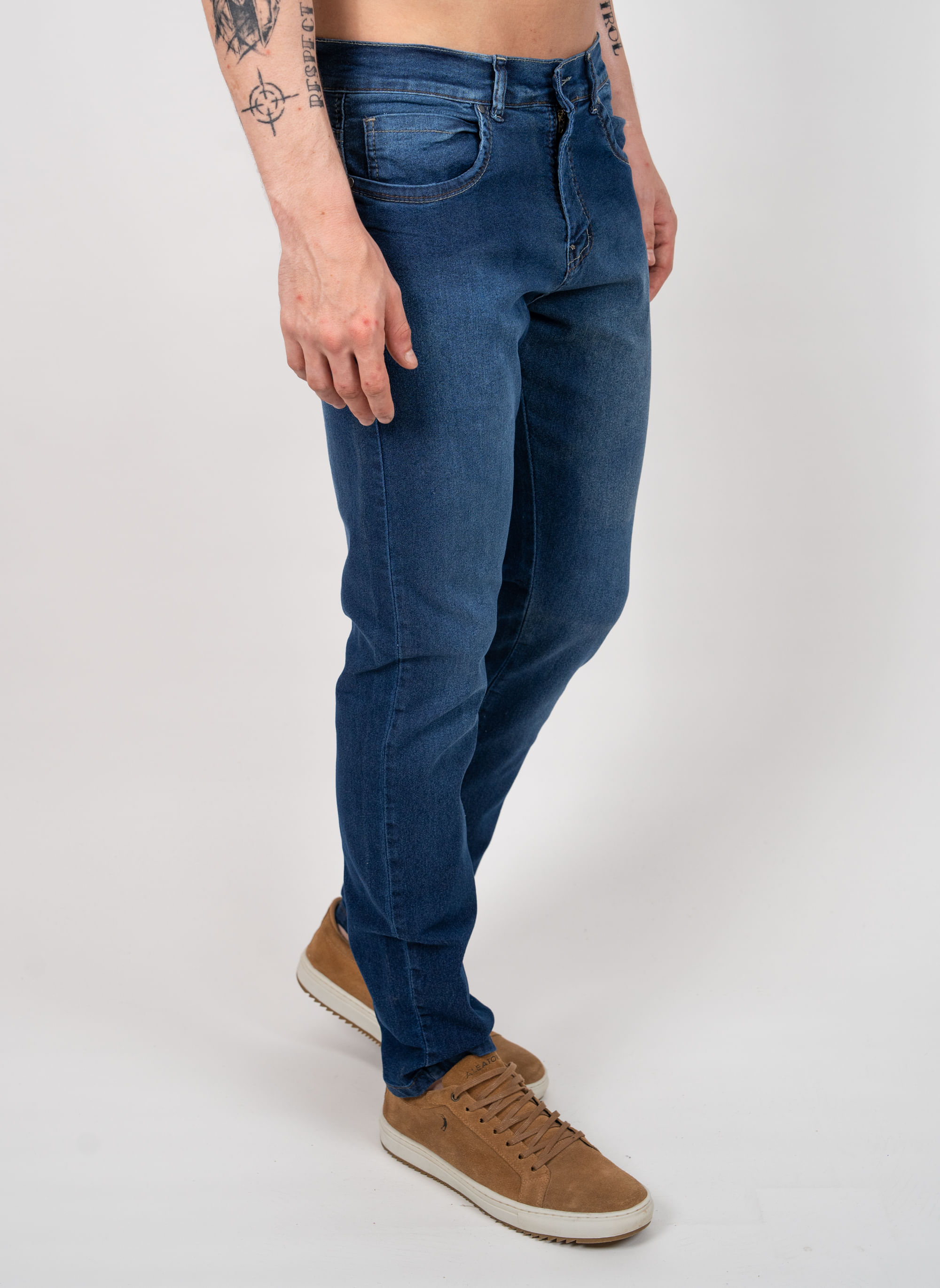 https---s3-sa-east-1.amazonaws.com-softvar-Zetop-62508-img_original-modelo-calca-jeans-masculina-azul-match-2-