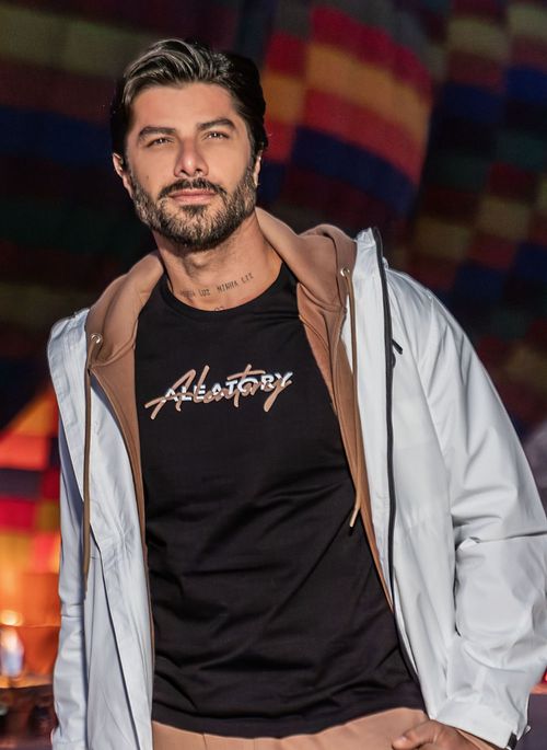 Camiseta Aleatory Manga Curta Signed Preta
