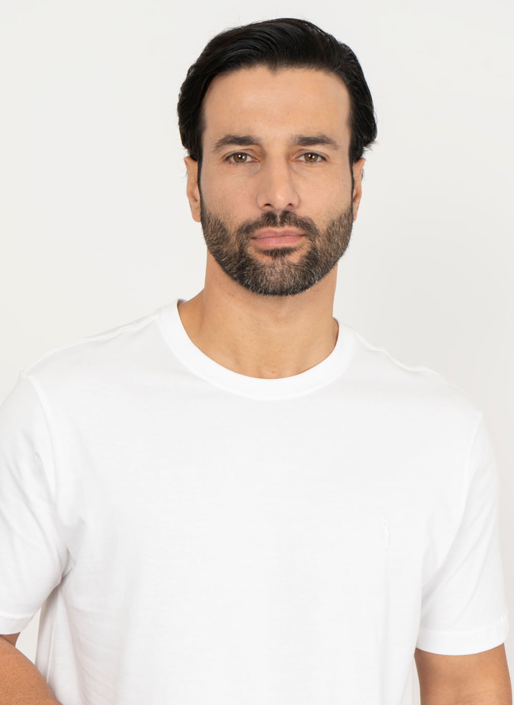 Camiseta-Branca-Lisa-Aleatory-com-Logo-Branco-Branco-P