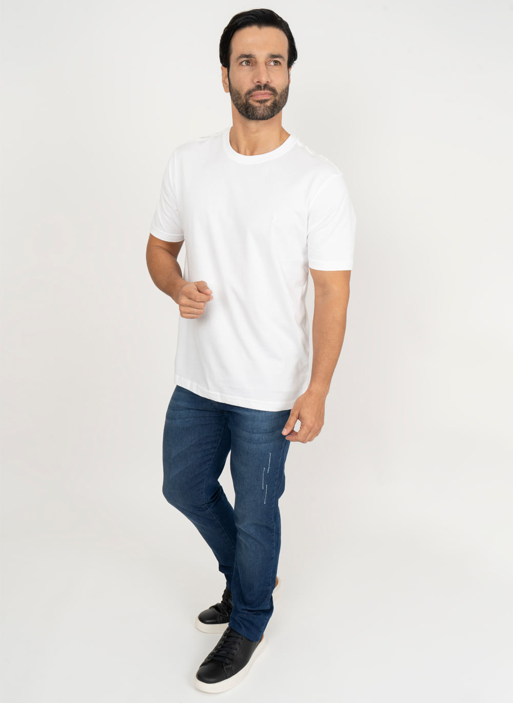 Camiseta-Branca-Lisa-Aleatory-com-Logo-Branco-Branco-P