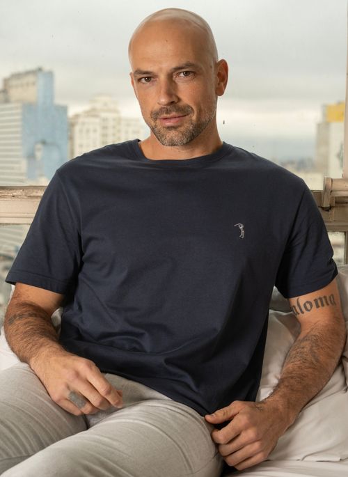 Camiseta Azul Marinho Lisa Aleatory
