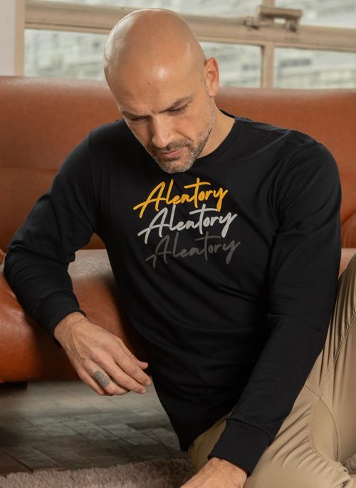 Camiseta Estampada Aleatory Manga Longa Triad Preta